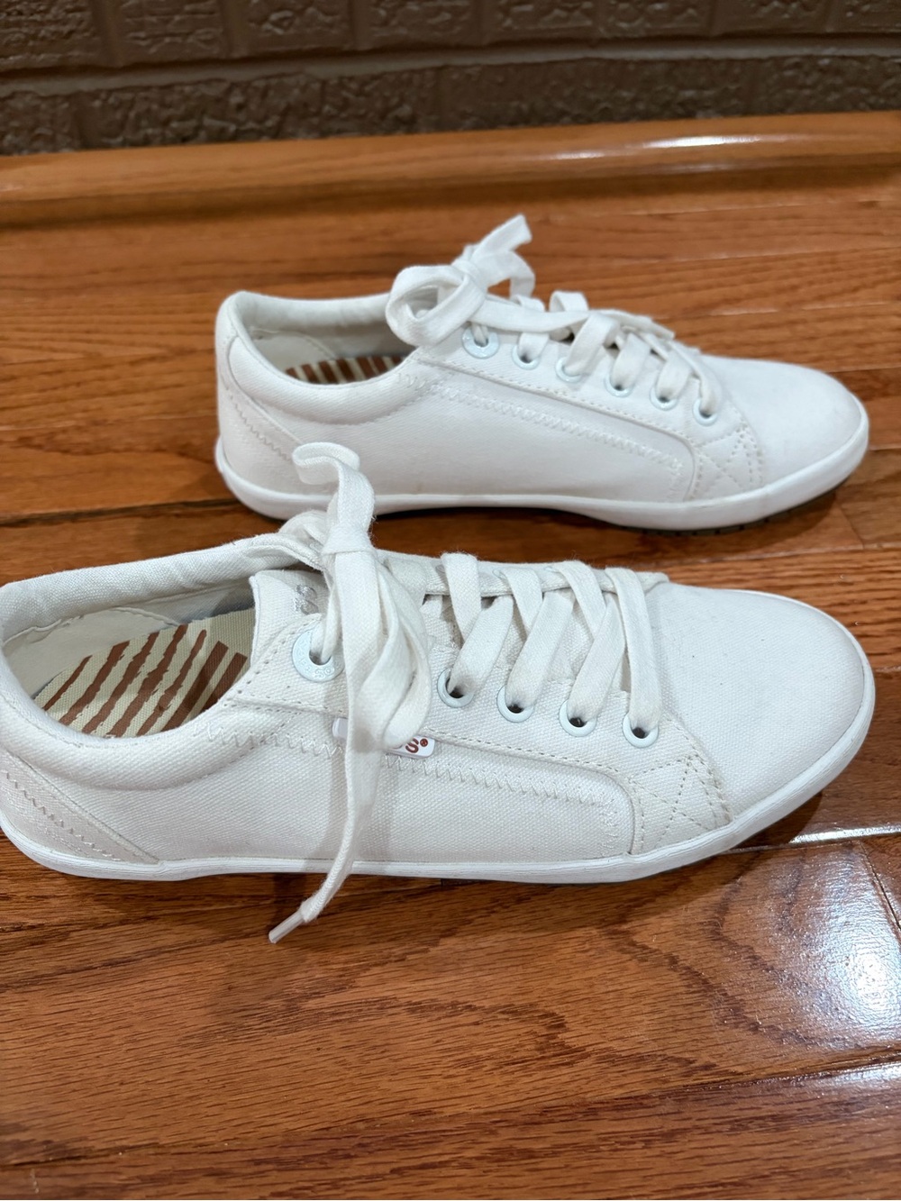 Taos Footwear White Canvas Low-Top Sneakers - Picture 3 of 6